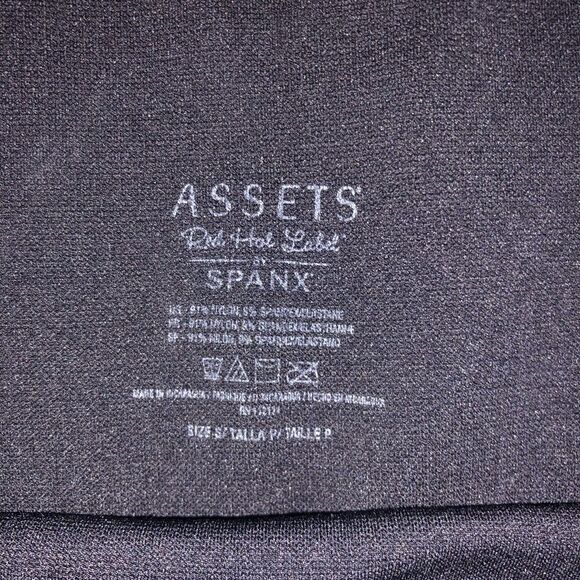 Assets Red Hot Label by Spanx Capri Stretch Leggings Black - Picture 2 of 7